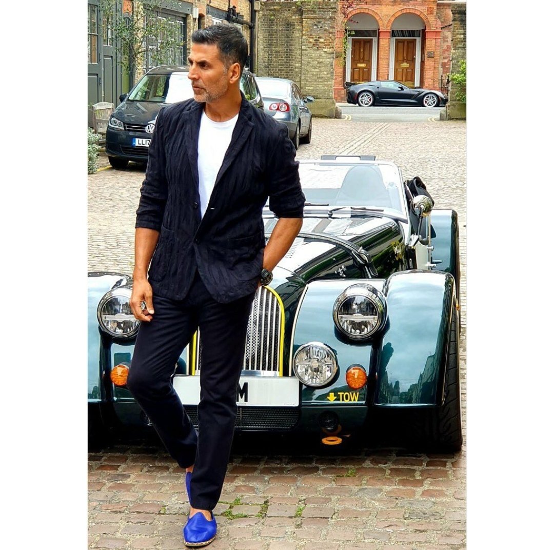 mr_control_3's tweet photo. #HappyBirthdayAkshayKumar 
❤Happy Birthday the Legends of the Legend🥀🙇 https://t.co/zQwpHzfRe2