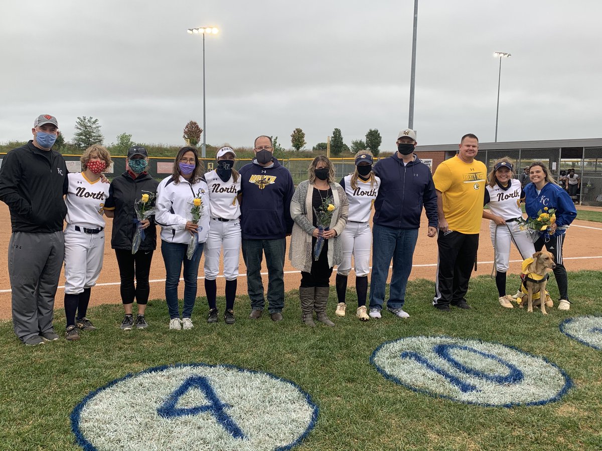 LNEagleSoftball's tweet image. Congrats to our 4 Seniors on a successful Sr. Night. Looking forward to a healthy, safe &amp;amp; long season!!!