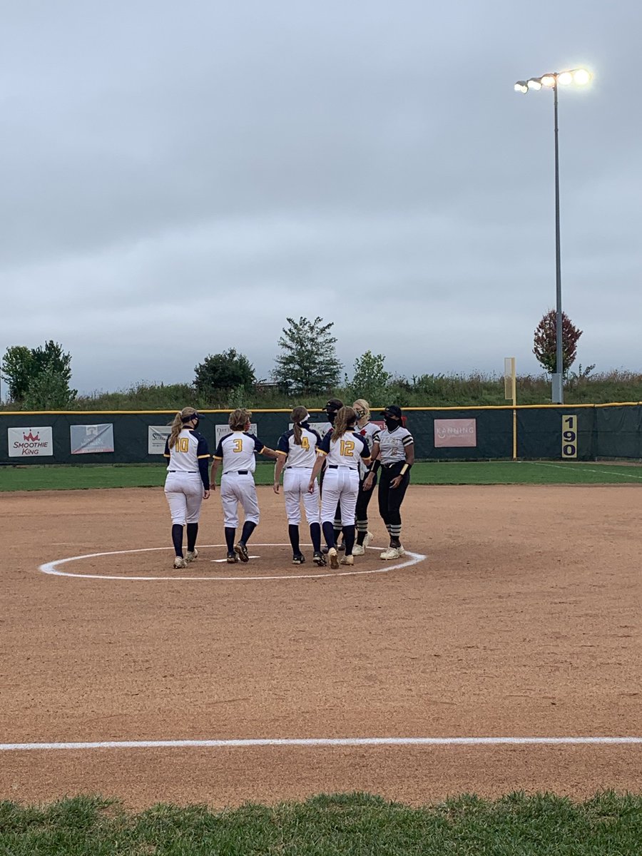 LNEagleSoftball's tweet image. Congrats to our 4 Seniors on a successful Sr. Night. Looking forward to a healthy, safe &amp;amp; long season!!!