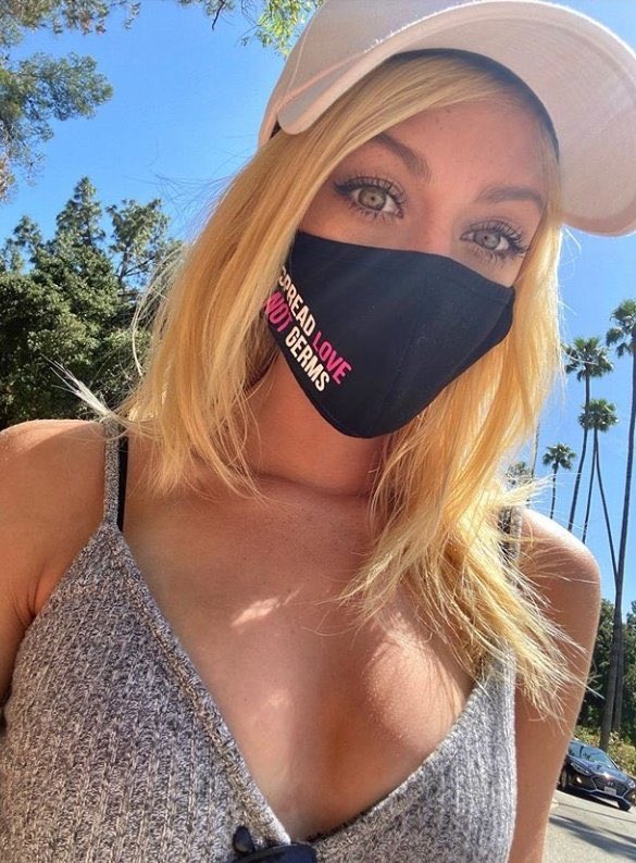 Samiqueen5's tweet photo. She looks so good wearing that mask 😍🔥💜 make sure you wear a mask everyone 😊 @Kat_McNamara https://t.co/FlTHhYxD9p