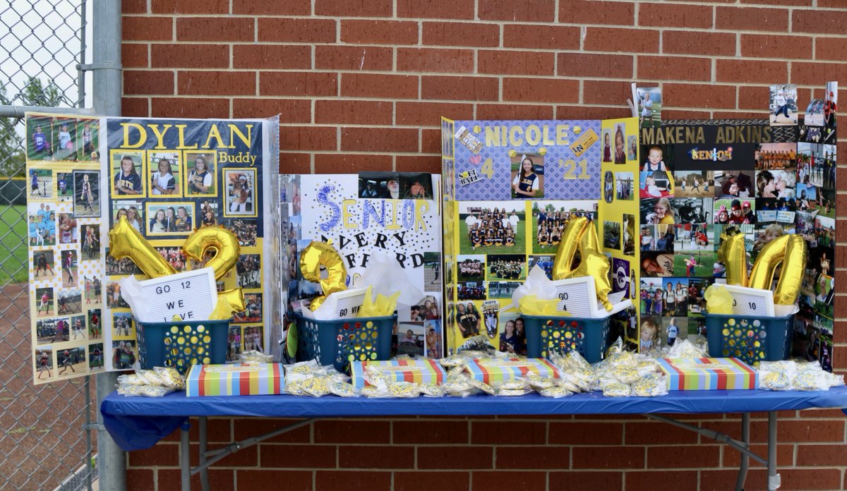 LNEagleSoftball's tweet image. Congrats to our 4 Seniors on a successful Sr. Night. Looking forward to a healthy, safe &amp;amp; long season!!!