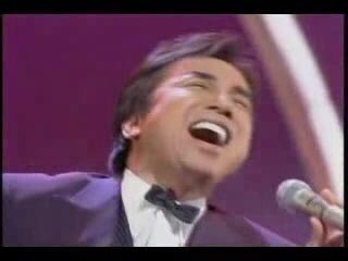やっさんブル 歩くほどに 踊るほどに ふざけながら じらしながら 薔薇より美しい ああ俺は シゴーワ やっさんブル 歩くほどに 踊るほどに ふざけながら じらしながら 薔薇より美しい ああ俺は シゴーワ