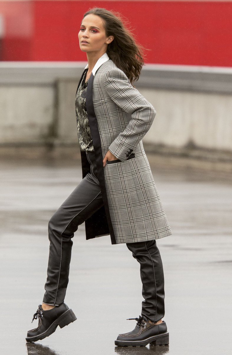 #AliciaVikander ถ่ายแบบให้กับนิตยสาร ELLE Magazine (อังกฤษ) ประจำเดือนตุลาคม 2020

ฝีมือช่างภาพ Hans Feurer 📸