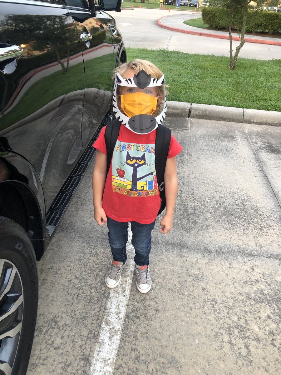 CJMitchell86's tweet photo. Official 1st day of 1st and 3rd grade 2020!  We love our school! ❤️ 🦓 #KleinFirstDay #DualLanguage #ZwinkFamily #ZebraShield #PeteTheCat #ItsAllGroovy #PandemicOfPositivity https://t.co/0scZKyjWnW