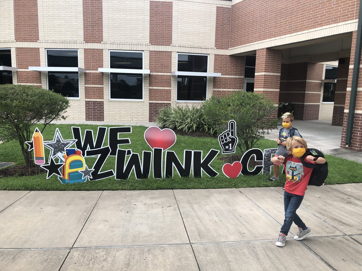 CJMitchell86's tweet photo. Official 1st day of 1st and 3rd grade 2020!  We love our school! ❤️ 🦓 #KleinFirstDay #DualLanguage #ZwinkFamily #ZebraShield #PeteTheCat #ItsAllGroovy #PandemicOfPositivity https://t.co/0scZKyjWnW
