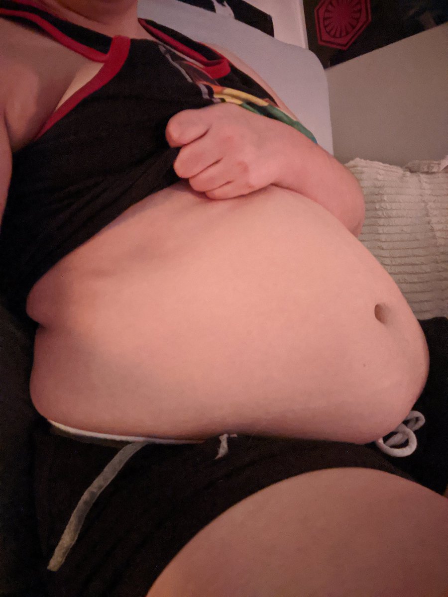 hungrybutch's tweet photo. a box of mac n cheese, a mass gainer shake, three ice cream sandwiches....def couldve eaten more ππ₯Ί
#weightgain #gainer #bellykink #stuffingkink #gettingfatter #queerfeedee #lesbianfeedee #feedism #bellybuttonkink https://t.co/5jLegdSnyx