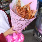 台湾で流行ってるものが衝撃w。溢れんばかりの「エビの花束」。