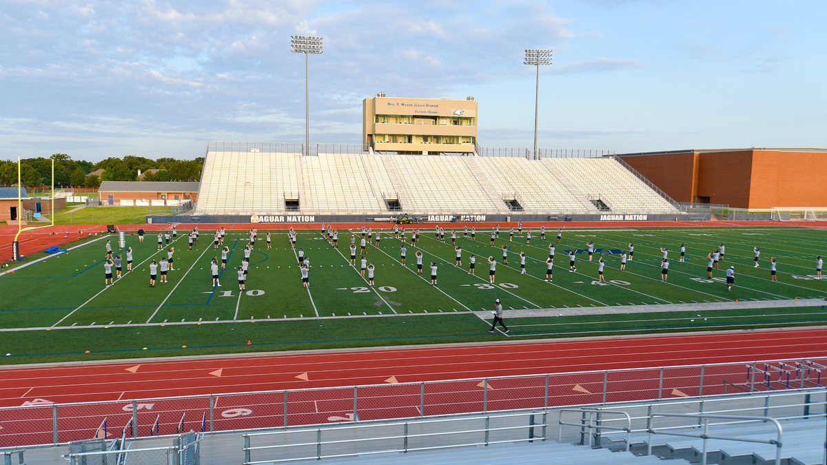 lorenziniphotog's tweet photo. Flower Mound freshman football photos from 9/8/20 practice are posted: https://t.co/DxNRTti9dR https://t.co/wEvUkvDPyE