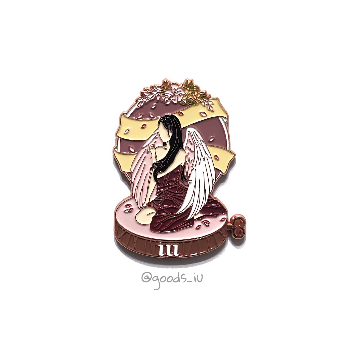 goods_iu's tweet photo. @otter_iu 

🧞‍♂️10,500원🧞‍♂️

아이유 오르골 뱃지 https://t.co/RUc4lsjxkv