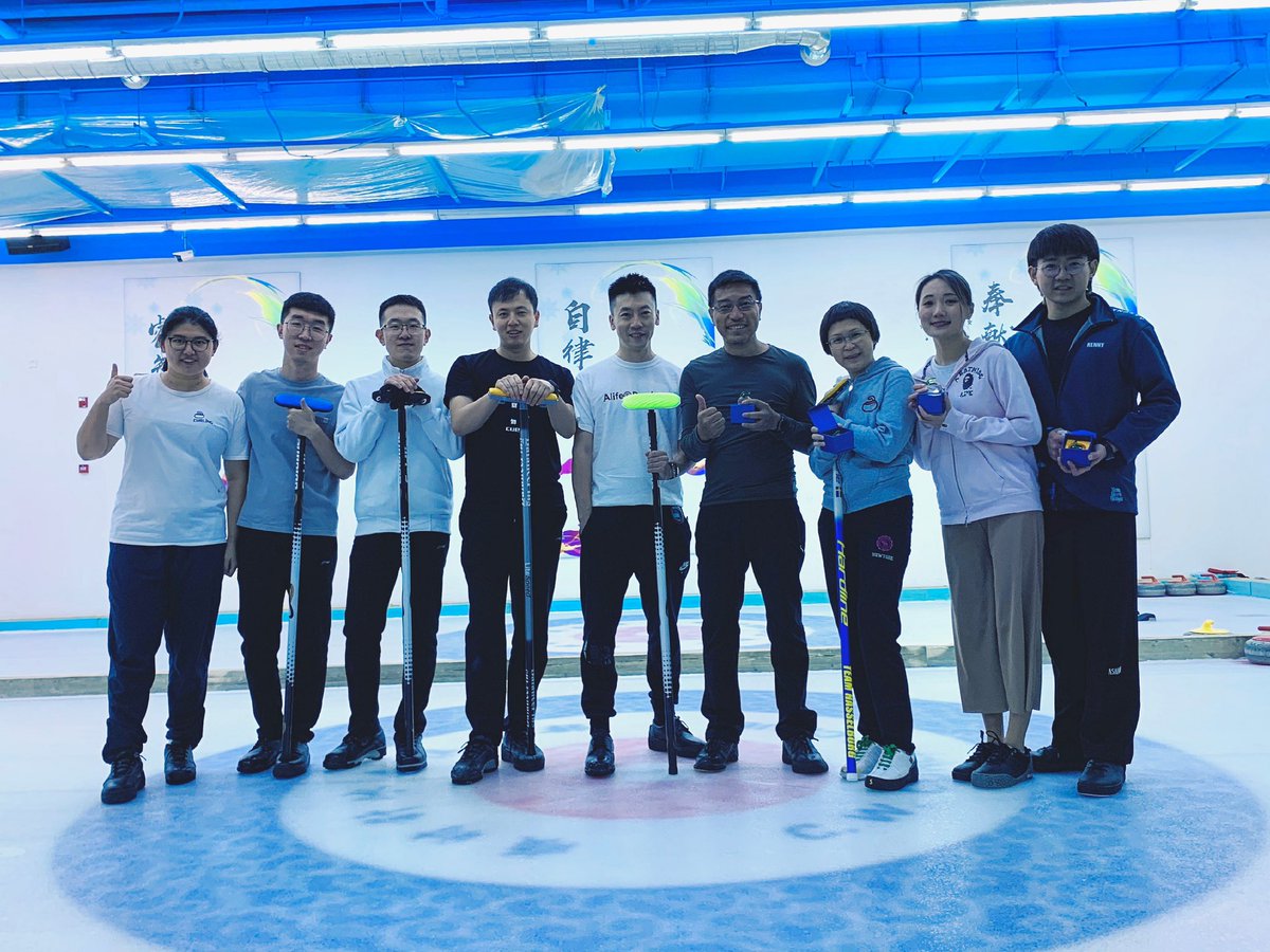 joy_curling's tweet photo. 上周日冰壶派和来自上海的队伍进行了一场京沪友谊赛🥰 https://t.co/R7fhYu4bqa
