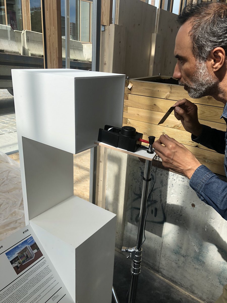 FredericRemaud's tweet photo. @FredericRemaud test d’éclairage pour le POC de la miroiterie Dubrulle avant ouverture de la Maison POC habiter dans le cadre de la @LilleMetWDC2020. #FR @FR https://t.co/lPs5sqLErZ