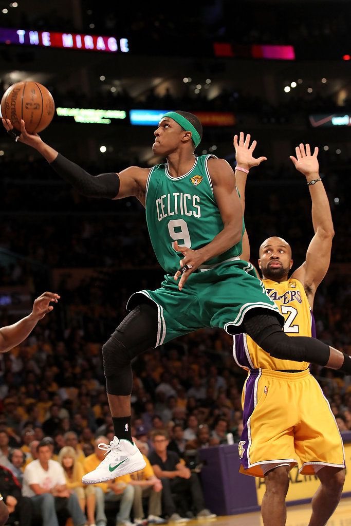 Lake_Jeatherman's tweet photo. LeBron and Rondo tonight https://t.co/epbaDngT3v