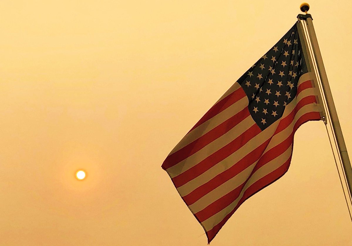 Jeremy_Profitt's tweet photo. An eerie backdrop when looking to the sky throughout the day.
Together we are stronger πΊπΈ
#CaFires #LNUcomplexfire https://t.co/t9YKLyqY74