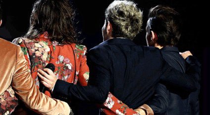 heartforlando's tweet image. #10YearsOfOneDirection feels like it was ages ago, but at the same time feels like it was yesterday.