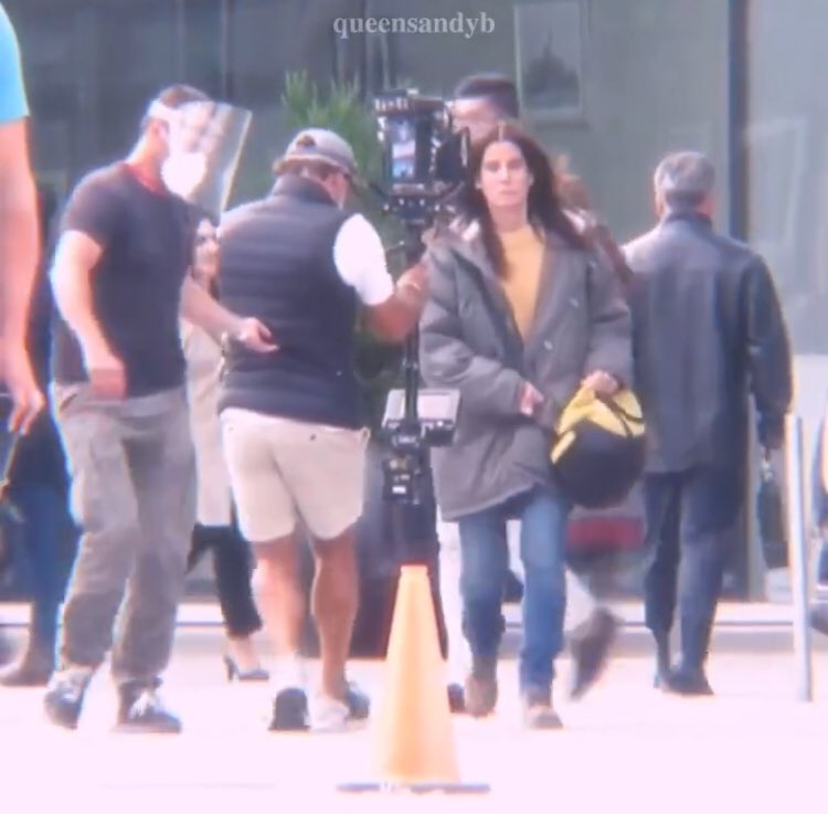 hiSandyBullock's tweet photo. Sandra Bullock shooting for BirdBox 2 ✨ YASSS QUEEN!
Cr: queensandyb (ig)
#sandrabullock #birdbox2 https://t.co/gz6uN4sBYZ