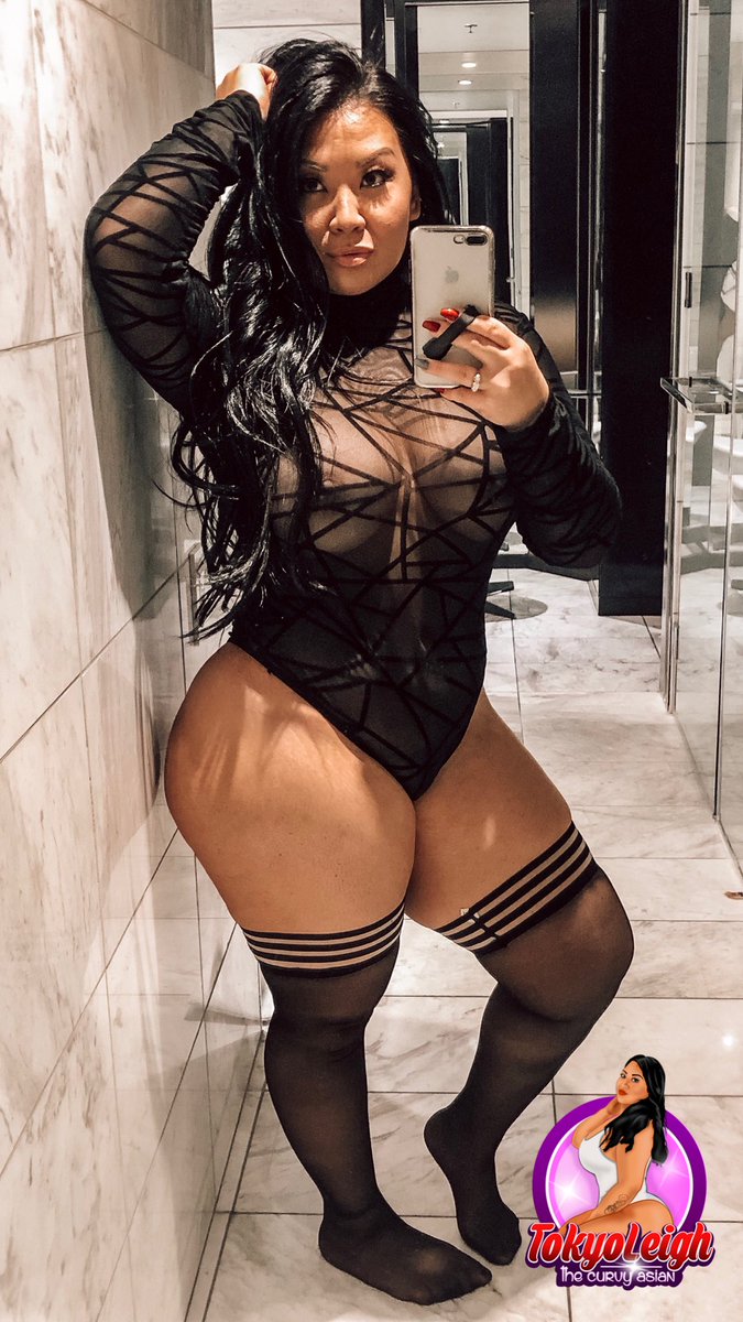 MissTokyoLeigh's tweet photo. RT if you want me to be your stepmom 😉 https://t.co/uJ2gu24I02