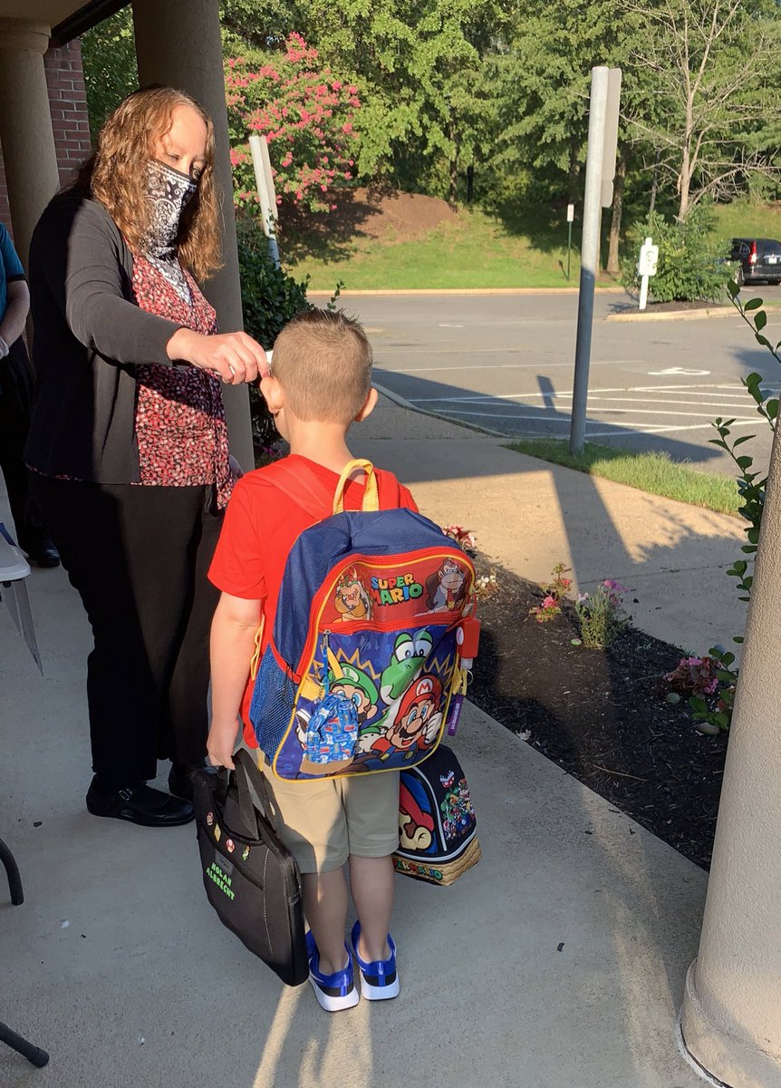 NoliSmom's tweet photo. My baby is excited to start virtual 1st grade today!! #PWCS1stDay #Haymarkettogether #virtuallearning @HaymarketCubs @jocelynsv https://t.co/cF2J54XRHc