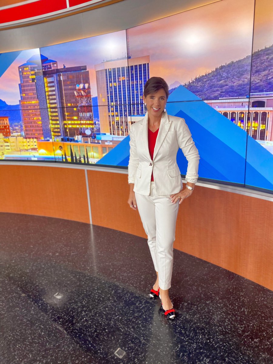 BrookeWagnerTV's tweet photo. Aaahhhh!!!! White after Labor Day!!! #tuesdayshoesday👠 #sorrynotsorry @KOLDNews #shoesdaytuesday @Poshmarkapp https://t.co/56glcIXaAs