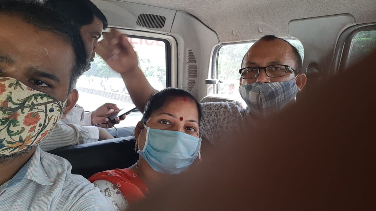 Techerayogi's tweet photo. शिक्षा के व्यापारी शासन-प्रशासन पर भारी।वार्ता विफल होने के बाद प्रशासन ने अपनाई दमनकारी नीति,शांतिपूर्वक धरना दे रहे अभिभावकों को ज़बरन ले गये पुलिस लाइन,धरने के 9वें दिन कोरोना वायरस को बनाया हथियार @dm_ghaziabad @ghaziabadpolice जिला प्रशासन ने आपदा में तलाशा अवसर
@gpa037811 https://t.co/Ng8CB8KUTl