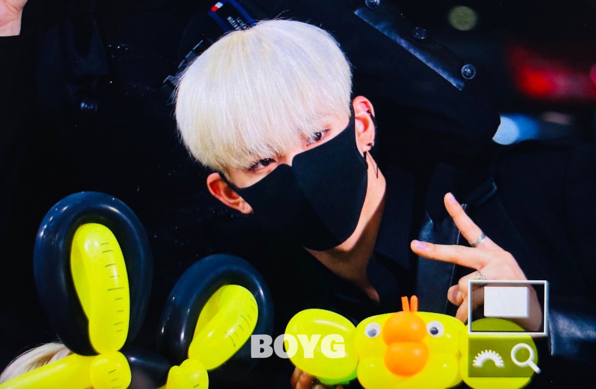0726BOYG's tweet photo. 200909 커피차
#원어스 #이도 #ONEUS #LEEDO #김건학 #건학 #イド @official_ONEUS https://t.co/B8bNmArEmb