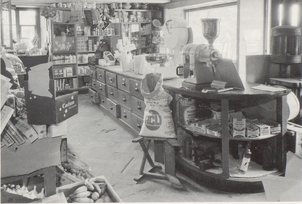 baslerstadtbuch's tweet photo. Am #Spalenberg 26 wurde heute vor 155 Jahren, am 9. September 1865, der erste Laden des Allgemeinen Consumvereins Basel, heute @coop_ch in Betrieb genommen. Der Tagesumsatz damals belief sich auf 146 Franken. https://t.co/rGrvjyNFar