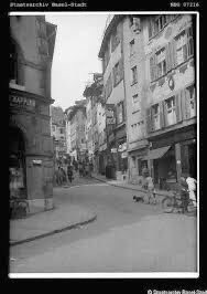 baslerstadtbuch's tweet photo. Am #Spalenberg 26 wurde heute vor 155 Jahren, am 9. September 1865, der erste Laden des Allgemeinen Consumvereins Basel, heute @coop_ch in Betrieb genommen. Der Tagesumsatz damals belief sich auf 146 Franken. https://t.co/rGrvjyNFar