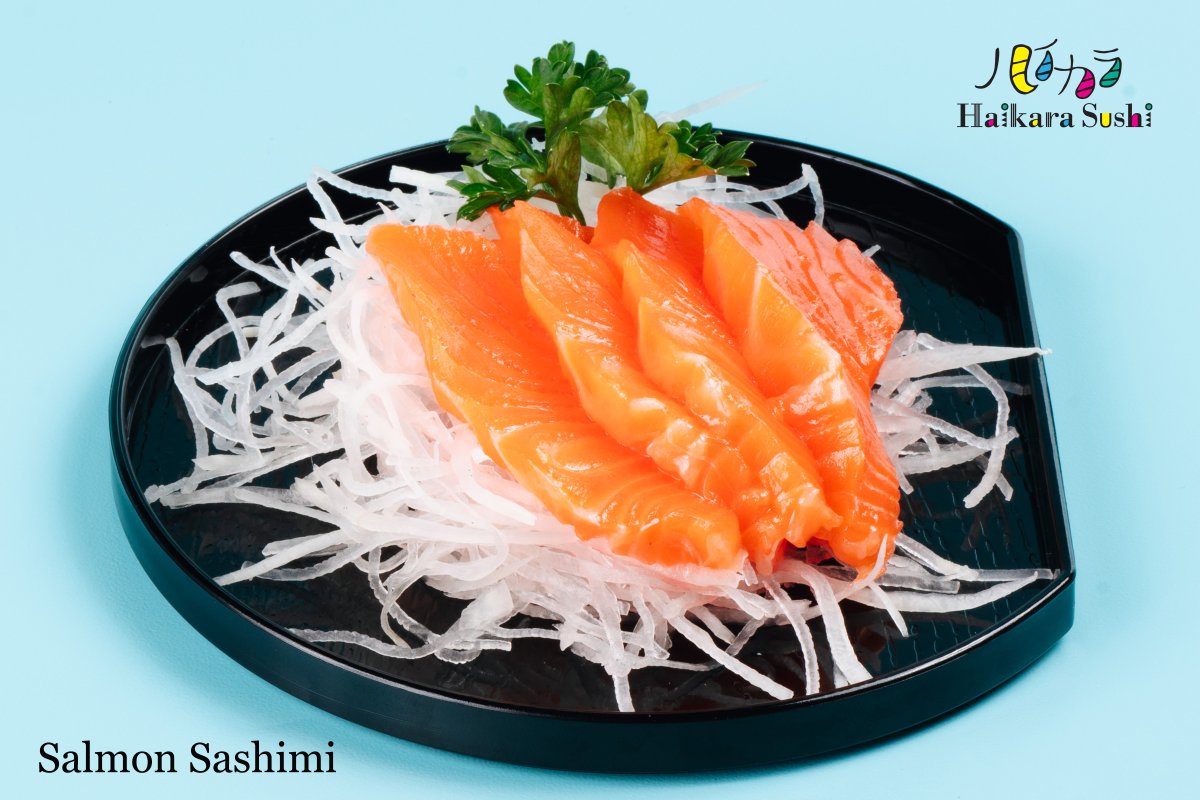 Ikan salmon mengandung  protein berkualitas  tinggi dan  asam omega-3 yang mempunyai peran tinggi bagi tubuh Anda. Salah satunya adalah menjaga kesehatan tubuh