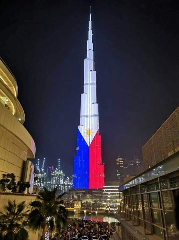 scarlet7Letra's tweet photo. THIS IS THE TOWER OF DUBAI FLEXING PHILIPPINE FLAG I'LL RATHER RESPECT THEM THAN SOME TOXIC KOREANS WHO INSULTED OUR COUNTRY!!

 "WE ARE PROUD OF BEING FILIPINO"✊ #cancelkorea

ctto. https://t.co/qq4ZOQxfnK