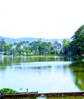 sarat65neog's tweet photo. দীঘলী পুখুৰী: প্ৰাচীন অসমৰ ৰজা ভগদত্তৰ জীয়ৰী ভানুমতীক দুৰ্যোধনে বিয়া কৰায়। বৰযাত্ৰীৰ সুবিধাৰ বাবে পুখুৰীটো খন্দা হৈছিল। এটা নলাৰে ইয়াক ব্ৰহ্মপুত্ৰৰ সৈতে সংযোগ কৰা হয়। ইংৰাজে নলাটো পোতে। পিছত পোতা অংশতে আৱৰ্ত ভৱন আৰু উচ্চ ন্যায়ালয়ৰ ভৱন নিৰ্মাণ কৰা হৈছে।
অসম গৌৰৱ!!! https://t.co/PJhDOxqKqv