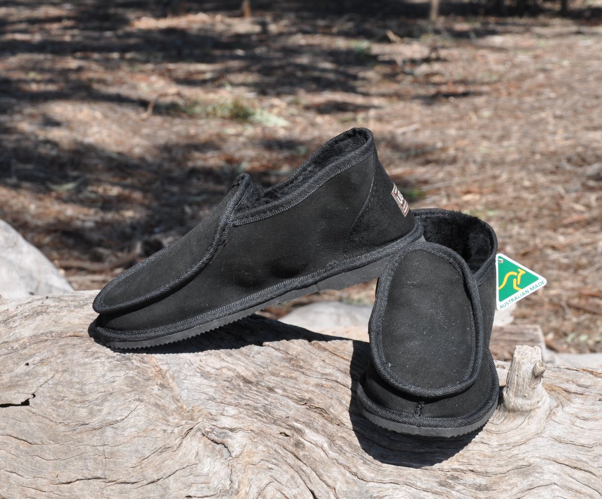 ausboots's tweet photo. Excited to share the latest addition to my #etsy shop: Ladies Ugg Slippers Australian Hand Made Merino Sheepskin https://t.co/f5sozMvmjn #slippers #uggg #boot #boots #merino #sheepskin #handcrafted #australian #melbourne https://t.co/K43TGShaOq