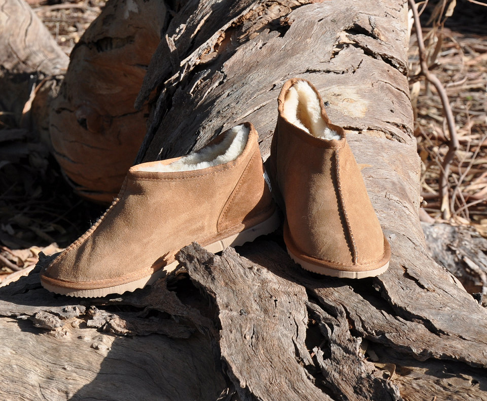 ausboots's tweet photo. Excited to share the latest addition to my #etsy shop: Ladies Ugg Slippers Australian Hand Made Merino Sheepskin https://t.co/f5sozMvmjn #slippers #uggg #boot #boots #merino #sheepskin #handcrafted #australian #melbourne https://t.co/pFVvXB5lIu