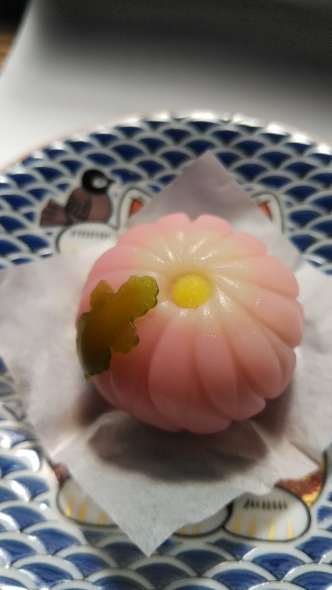 吉祥 天猫 食用菊とは違う小さな花の漢方生薬 菊花 はやっぱり苦手で 練切りの菊で 疎肝 眼福 眼福 T Co Xhwy92m3ff Twitter