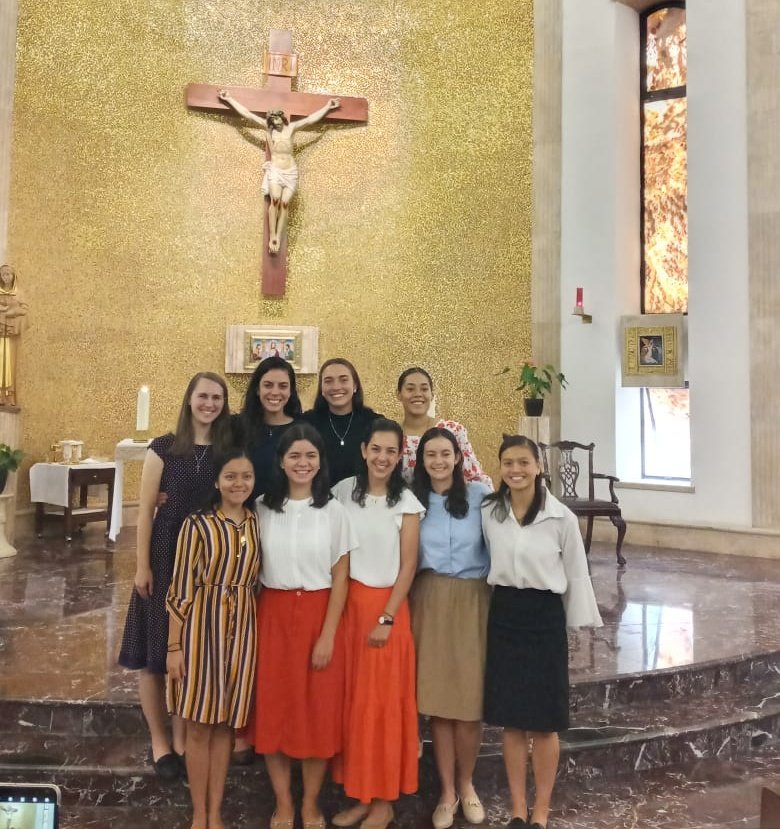 Hoy ingresaron al primer año del candidatado: 

Jennifer (USA); Claudia (Venezuela), Raphaela (Alemania), Kassandra (Mexico).

Angelin (México), Natalia (México), Carola (México), Diana (Mexico), María Francesca (Filipinas)
#consagradasRC #RCenSalida