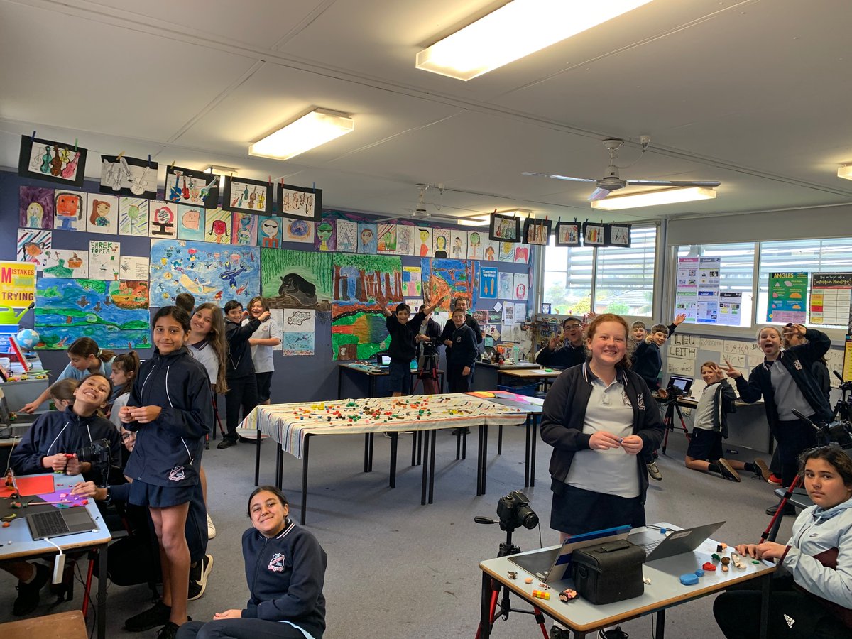 BNPS_56S's tweet photo. Working together to create our own claymation digital animation workshops #bnps #DigiEd https://t.co/LeZze5FJFu