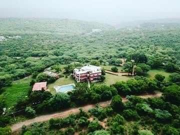 FlbResorts's tweet photo. How about waking up in A destination with abundant Forest, Where Clouds &amp; Birds wake you up every morning, a destination which allows you to become part of Nature with abundant Forest , birds &amp; Peace with only handful of 10 Private rooms &amp; near to Delhi NCR. https://t.co/GsoD0IrMdM
