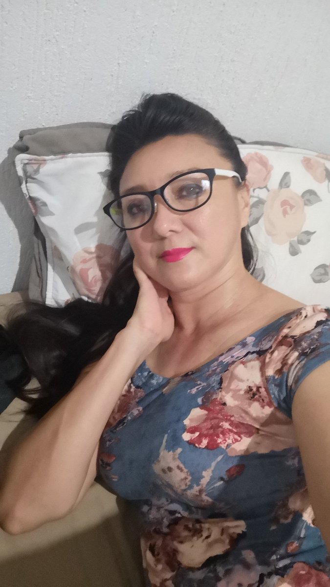 Pensando si ir a comer o no.