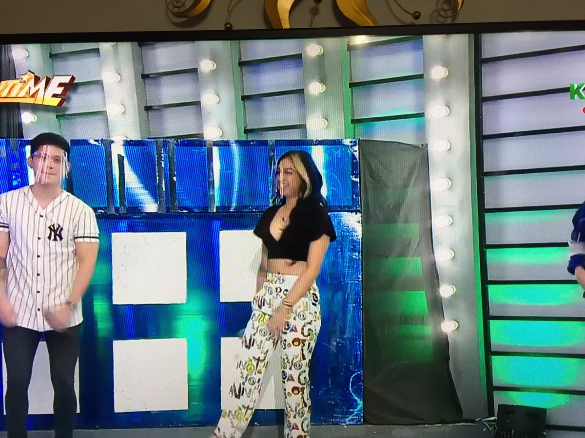 MjSaquian31's tweet photo. IKAW NAGPAINIT SA TANGHALI NAMEN MADAM
@ZeinabHarake11
#ItsShowtimeZeinab
#ItsShowtimeZeinab https://t.co/yZxUwMwyoe