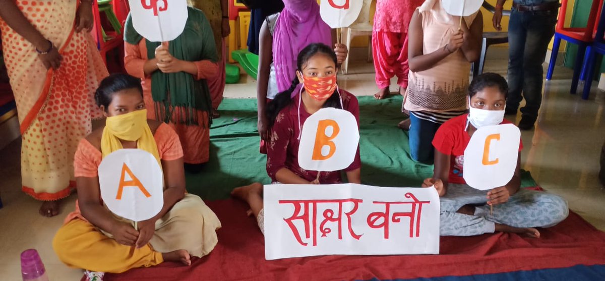 Tejaswini_Jh's tweet photo. विश्व साक्षरता दिवस के अवसर पर तेजस्विनी परियोजना जिलों के तेजस्विनी क्लबों में शिक्षा के महत्व पर रंगोली, चित्रकारी, निबंध लेखन प्रतियोगिता एवं प्रभातफेरी का आयोजन किया गया l https://t.co/u9NRugeN7h