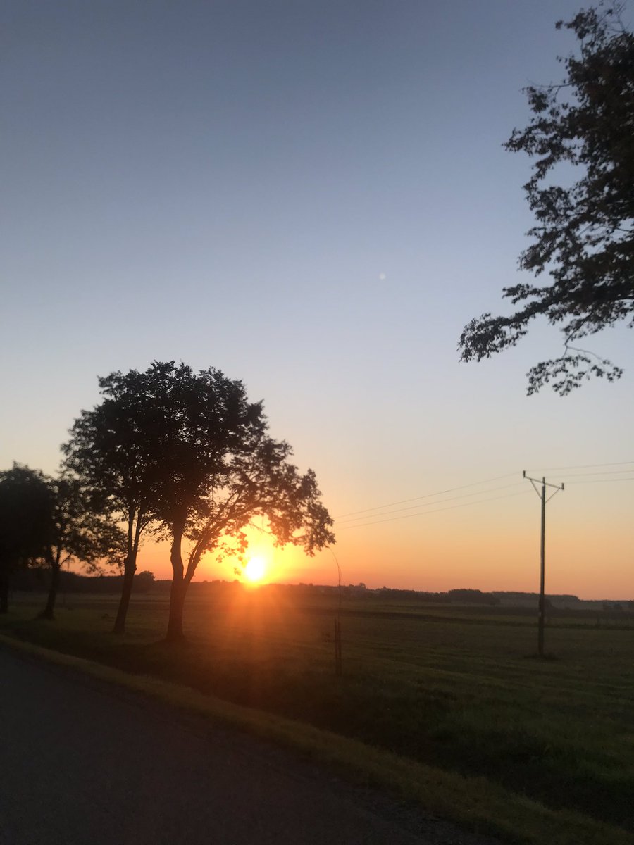wiechalover's tweet photo. God is good https://t.co/R506CWPBwq