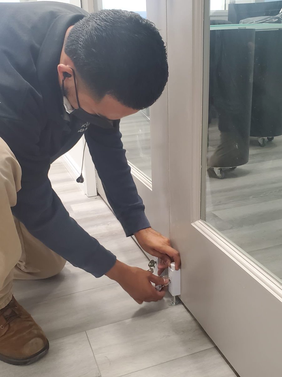 CoastalLocksmit's tweet photo. #Emtek slide bolt installation β
.
π949-900-9015.
#lockinstallation #emtekhardware #coastallocksmith #orangecountylocksmiths #mobilelocksmith #locallocksmith #licensedbondedinsured #locksmithnearby #locksmith #newportbeach #socal #commerciallocksmith https://t.co/UsOCC24Wr1