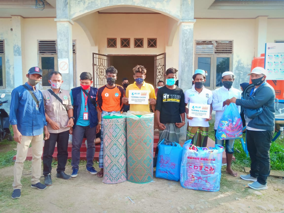 GER_Indonesia's tweet image. Penyaluran bantuan tahap ke-5 tanggap darurat pengungsi Rohingya di Lhokseumawe, Aceh (08/09/2020).

Penyaluran kali ini berupa kebutuhan mendesak, seperti handuk, tenda dan alas tidur.

#Emres #EmergencyResponse #TanggapDarurat #GlobalEhsanRelief #SaveRohingya #Rohingya