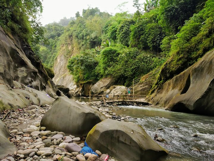 जय मां आदि शक्ति Lets popularise North East!Hardly known to many that ArunachalPradesh in North East too has one of the 51 sacred Shakti Peeths of maa Sati at #Akashiganga TempleAs per 8th century Kalika Puran, head of ma Sati had fallen here at... @LostTemple71/3