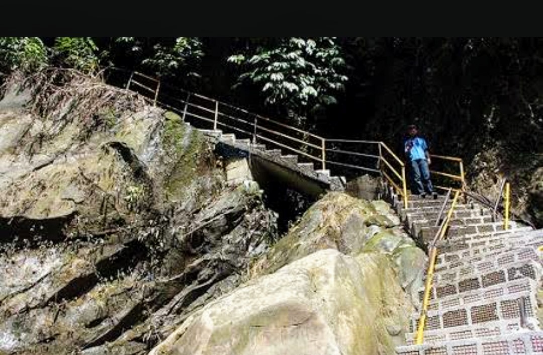 their visit to Akashiganga for a while on their way to Dwarka, Gujrat from Bhishmaknagar, Arunachal PradeshThe place also provides magnificent birds eye view of Brahmaputra River glimmering far below : various sources from internet