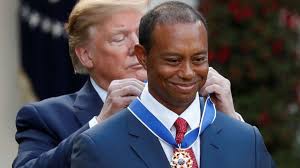 MerlotN's tweet photo. The difference between America and China on the National Awards ceremony https://t.co/7Gb1BzSTxk