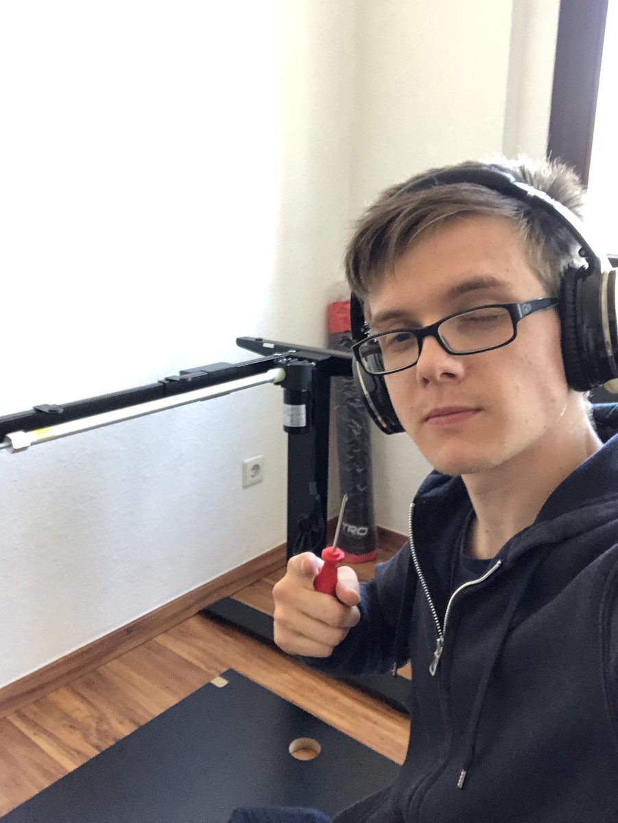 dineXtionDE's tweet photo. Da ich mit dem #S300 von @Nitro_Concepts super zufrieden bin und mir eh einen neuen Schreibtisch zulegen wollte ... der #D16E ist schon sehr nice 😎👌🏻 https://t.co/Q79NX3wjnY