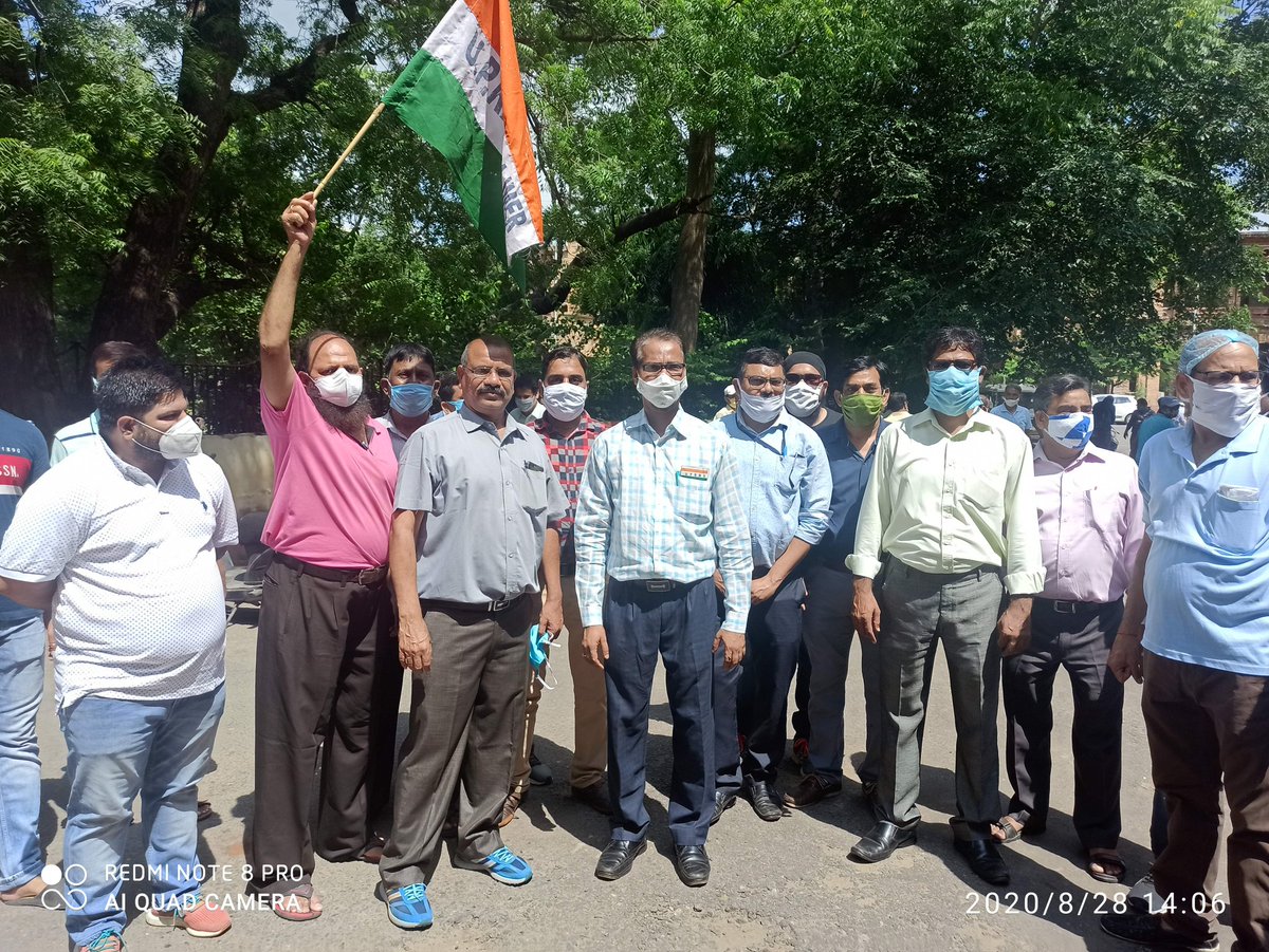 #StopPrivatisation_SaveGovtJob
#9Baje9MinuteIndia Railways TTEs protesting against privitization At DRM office under the banner of UPRMS/IRTCSO AII NWR