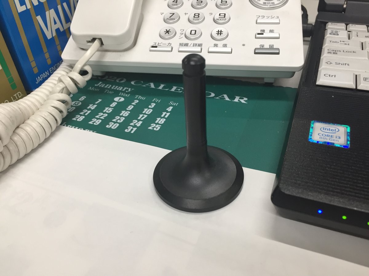 DokuroValve's tweet photo. デスクにおひとつ如何でしょうか？

重機等の大型エンジン用のエンジンバルブをカットして文鎮（ペーパーウェイト）にしました。

↓こちらからお求め頂けます↓
https://t.co/0dSEqNLMLB

#車好き #車好き男子 #車好き女子 #車好きな人と繋がりたい #カーマニア #エンジンバルブ #Dokuro https://t.co/HmwqzwRWp7
