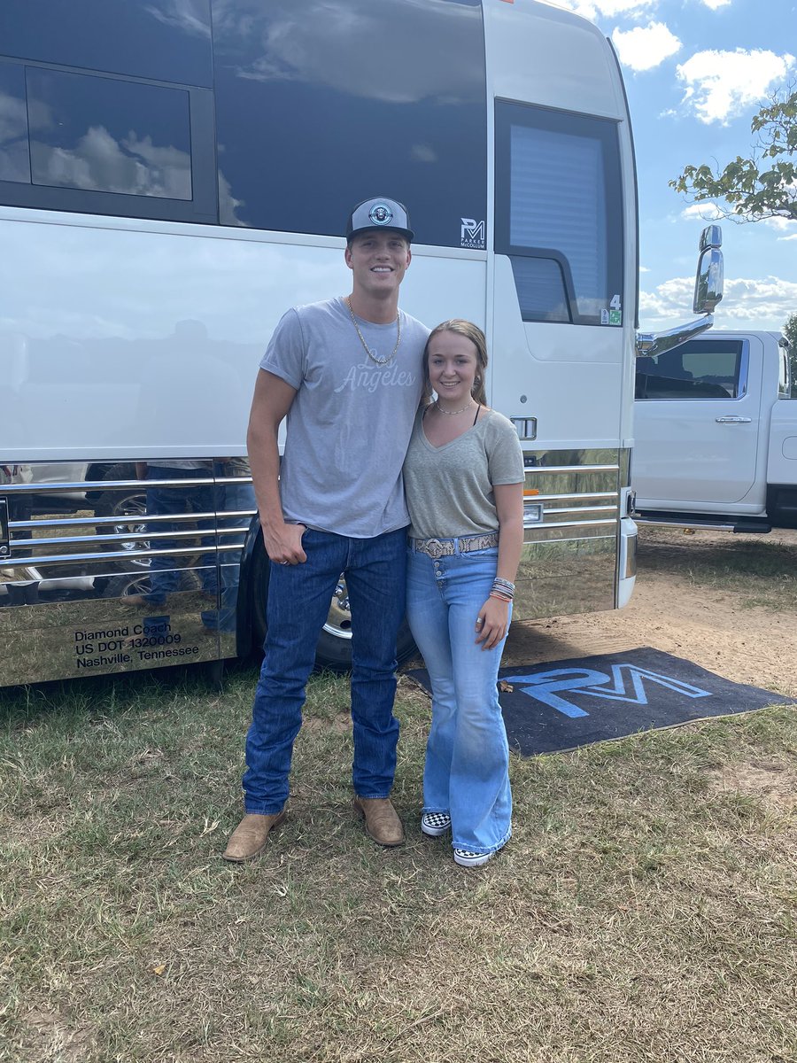 Finally met the one and only <a href="/ParkerMcCollum/">Parker McCollum</a> 🤩