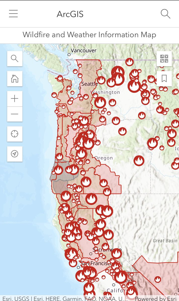 I don’t think people are aware of how much of the west coast is burning right now: #WaWILDFIRE #OregonFires #CAfire arcgis.com/home/webmap/vi…