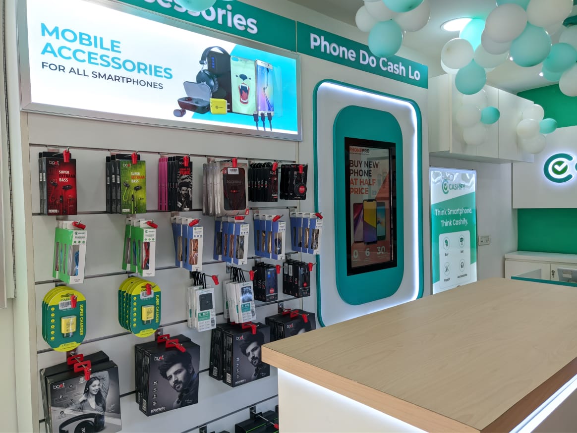 Cashify_'s tweet photo. Say hello to another Cashify Store, inaugurated by Shubh Darpan, VP- Business Intelligence &amp; Analytics, Cashify.
We're ready (and safe) with Mobile Buyback, Repair, Accessories Products for you at Sector 14, Huda Market. https://t.co/AlUvwkdCSw